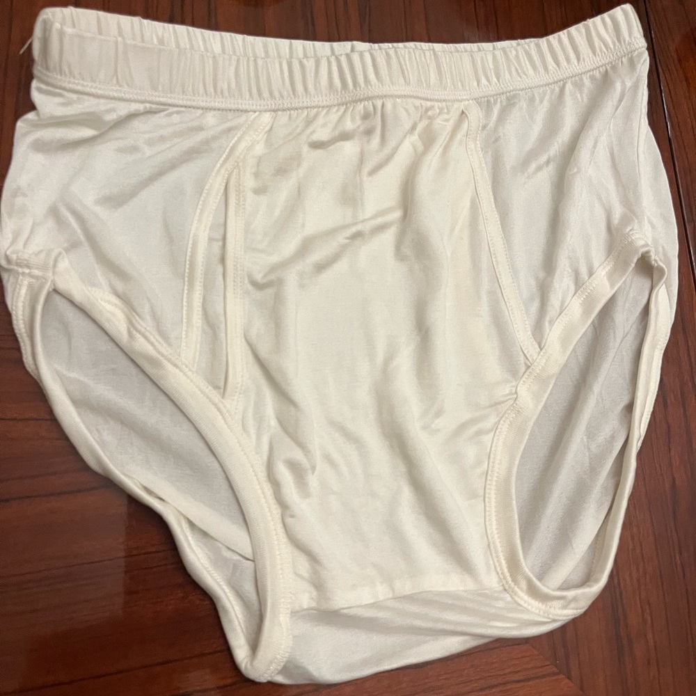 WinterSilks Cream Men's Medium 100% pure silk  Brief